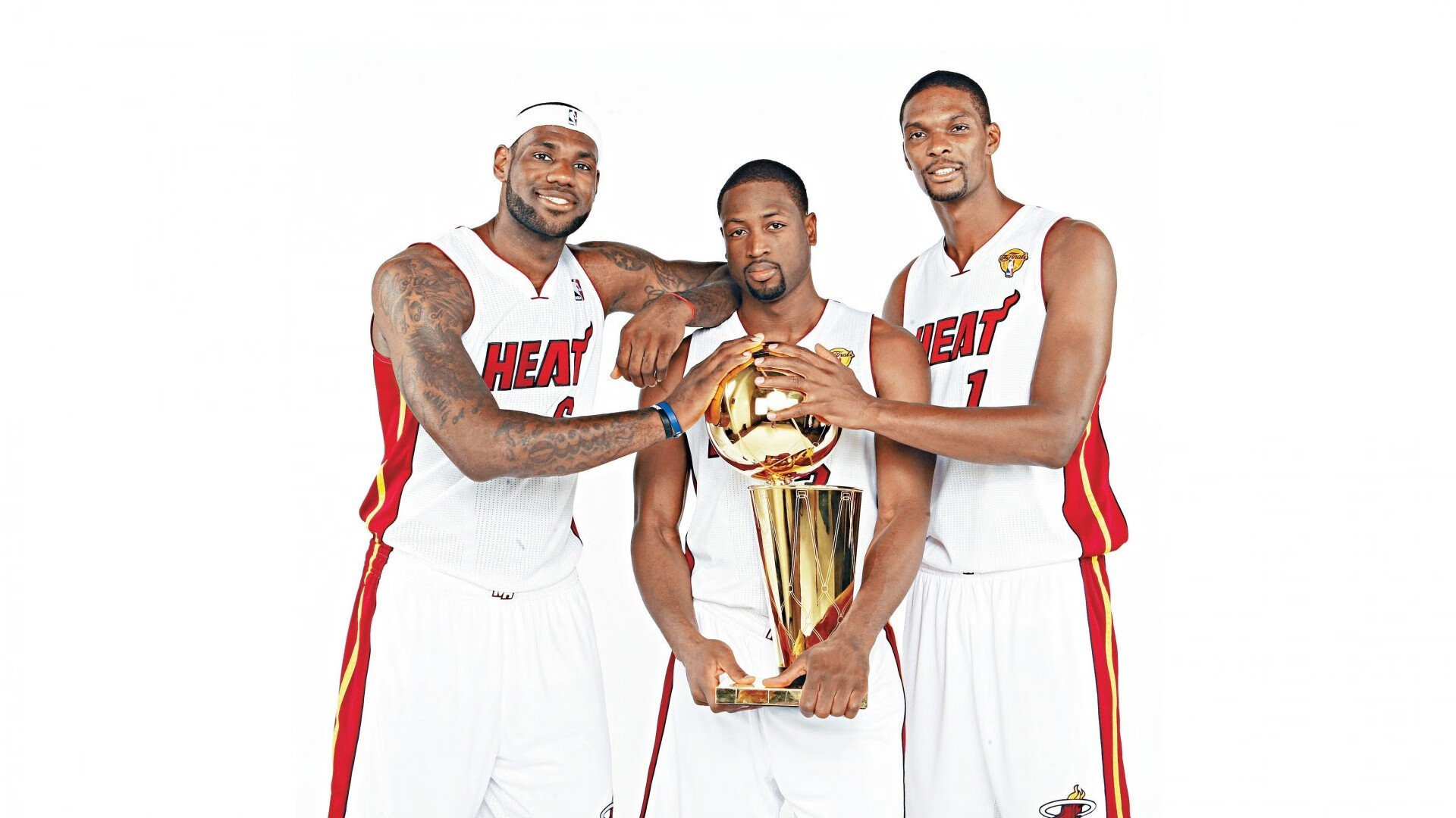 社交账号晒出队员幕后备战花絮引发球迷大量转发评论